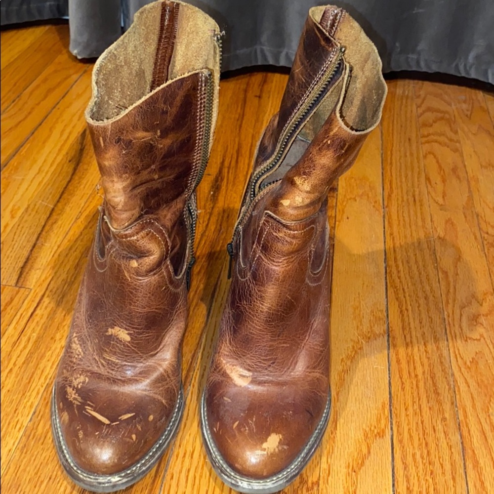 100% leather Steve Madden highheel booties.